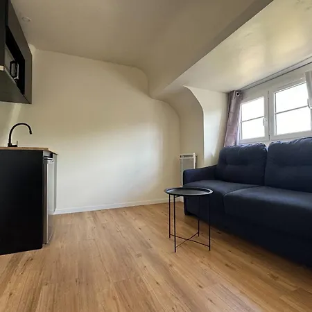 Comfortable 16 M Nest In Appartement Caen