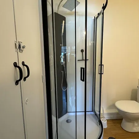 Comfortable 16 M Nest In Appartement Caen